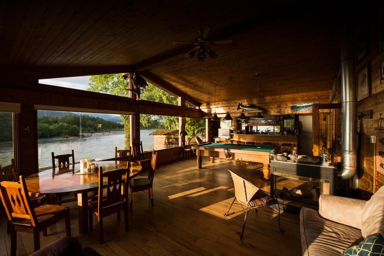Skeena River House Bed & Breakfast Terrace Exterior foto