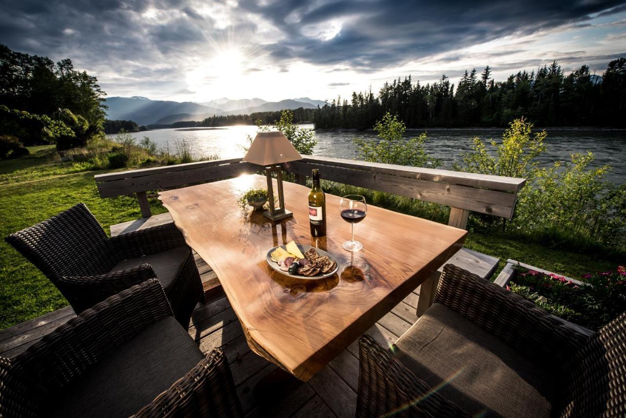 Skeena River House Bed & Breakfast Terrace Exterior foto